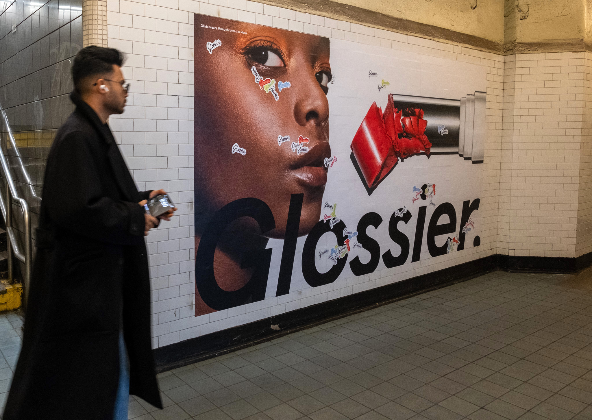 Case Study Out of Home Glossier Q1 2023 OOH Support